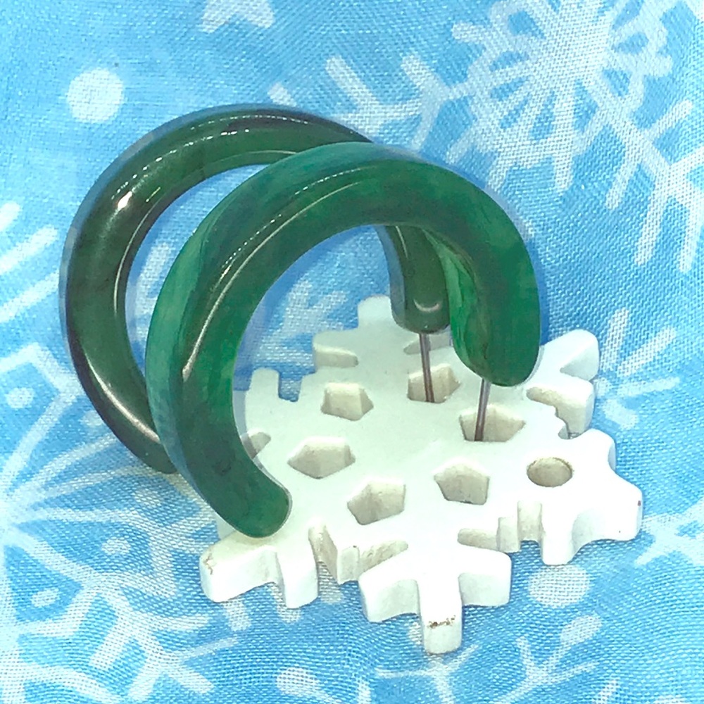 💋1” Green acrylic hoop earrings - Picture 2 of 4